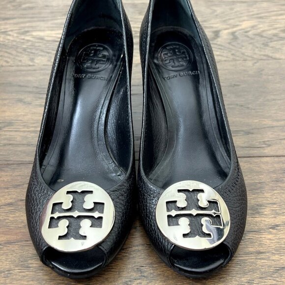 TORY BURCH Chelsea Black Leather Silver Medallion Wedge Heel Sz 6 EUC - Picture 3 of 8